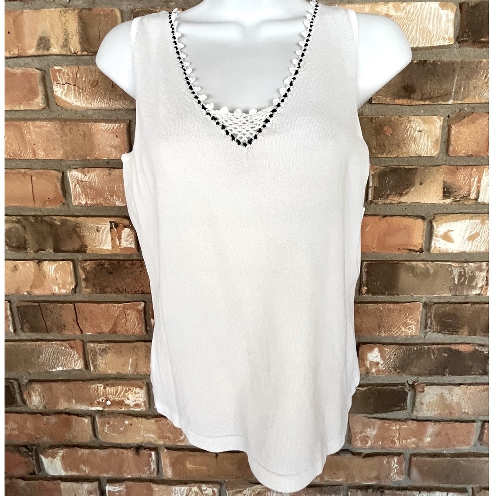 Emma James Women’s Sleeveless White V-Neck Top